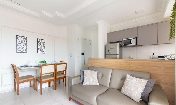 Basic Apartment | Living area | Flat-screen TV - Modern apt w/ Barbecue 600m From the Beach Com305 (Florianópolis)