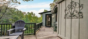 Treetop Haven - w/ Deck & Firepit