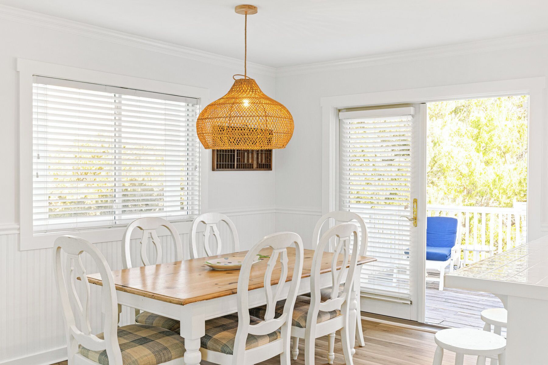 DINING ROOM FOR GREAT MEALS TOGETHER