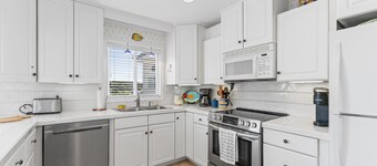 Ultimate Outdoor Living Space Steps to Beach #18 4 BR/3 BA BHI Club + PET