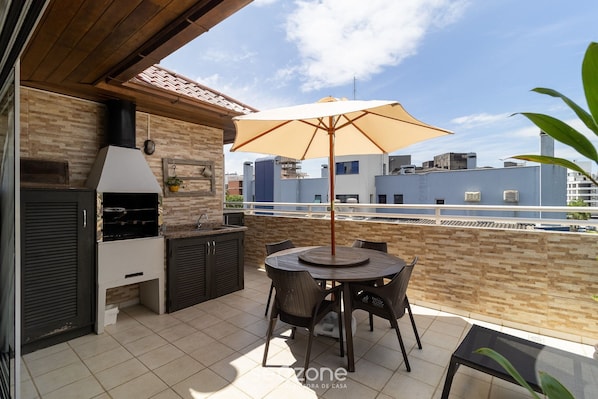 Basic Apartment | Outdoor dining