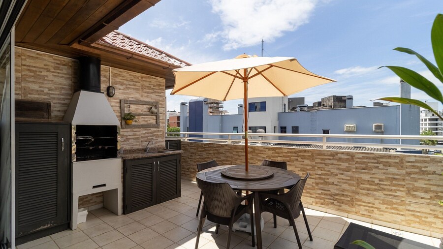 Penthouse W/terrace 5 min From the Beach Cos302