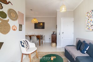 Basic Apartment | Living area