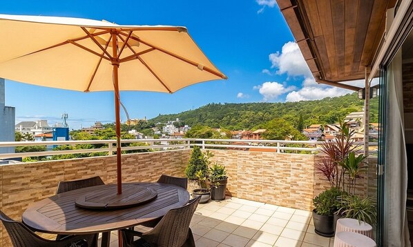 Basic Apartment | Outdoor dining