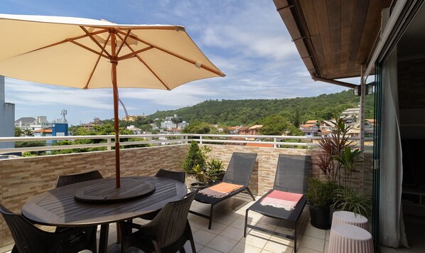 Basic Apartment | Outdoor dining - Penthouse W/terrace 5 min From the Beach Cos302 (Florianópolis)
