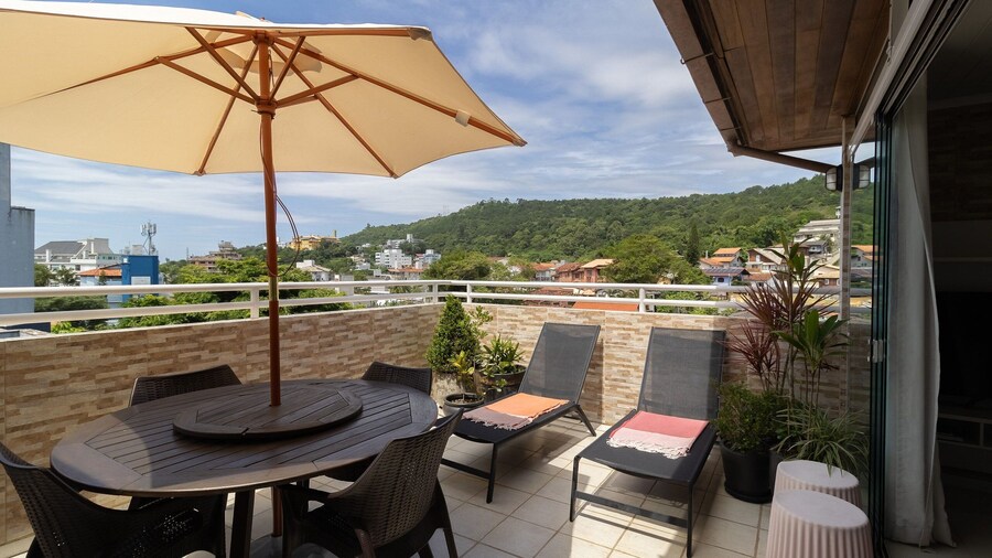 Penthouse W/terrace 5 min From the Beach Cos302