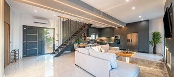 Villa 'Olivia Estate' with Private Pool, Wi-Fi and Air Conditioning