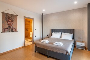 4 habitaciones, tabla de planchar con plancha, wifi y ropa de cama 