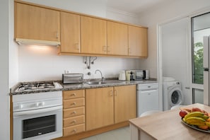 Fridge, microwave, oven, coffee/tea maker