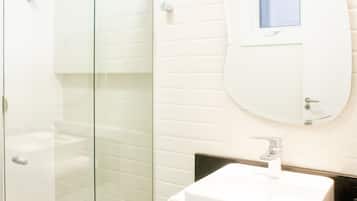 Basic Apartment | Bathroom