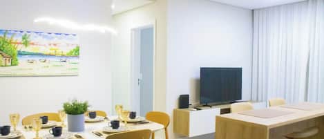 Basic Apartment | Dining