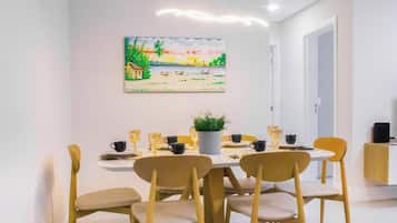 Basic Apartment | Dining