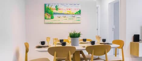 Basic Apartment | Dining