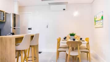 Basic Apartment | Dining