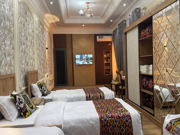 4 bedrooms, iron/ironing board, internet, bed sheets