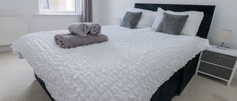 2 slaapkamers, individueel gedecoreerd, individueel gemeubileerd