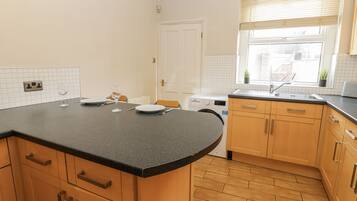 Cookware/dishes/utensils