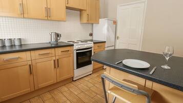 Cookware/dishes/utensils