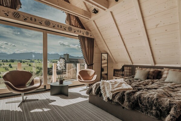 3 habitaciones, tabla de planchar con plancha, internet y ropa de cama 