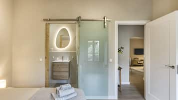 4 bedrooms, WiFi, bed sheets