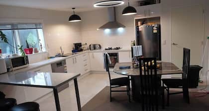 Room-guest Room A Flat 2 33a Ventnor S