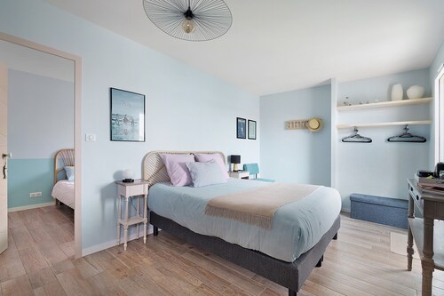 'Bains de Mer' Guest Rooms with Shared Garden, Balcony and Wi-Fi