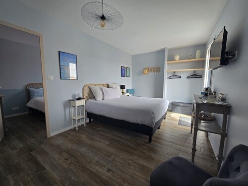 'Bains de Mer' Guest Rooms with Shared Garden, Balcony and Wi-Fi