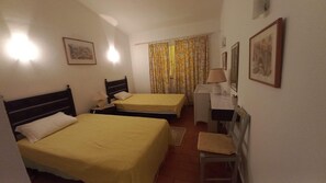 3 chambres, fer et planche à repasser, Wi-Fi, draps fournis