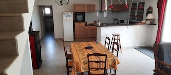 Small, quiet house in the heart of a winegrowing estate.