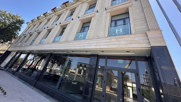 A multi-story hotel with large windows and a modern facade. - HORIZON HOTEL (Tashkent)
