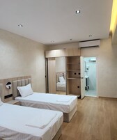 Caja de seguridad en la habitación y escritorio 