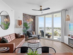 Télévision, cheminée