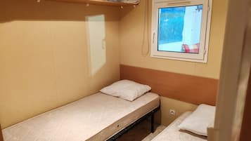 3 bedrooms, bed sheets