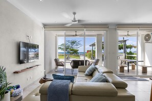 TV - Beachfront Condo In Costa Rica (Tempate)