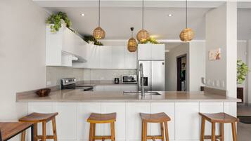 Réfrigérateur, micro-ondes, four, lave-vaisselle