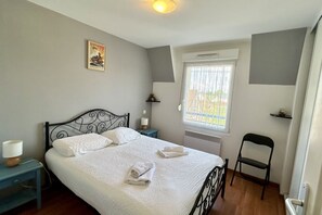 2 bedrooms, desk, iron/ironing board, travel crib