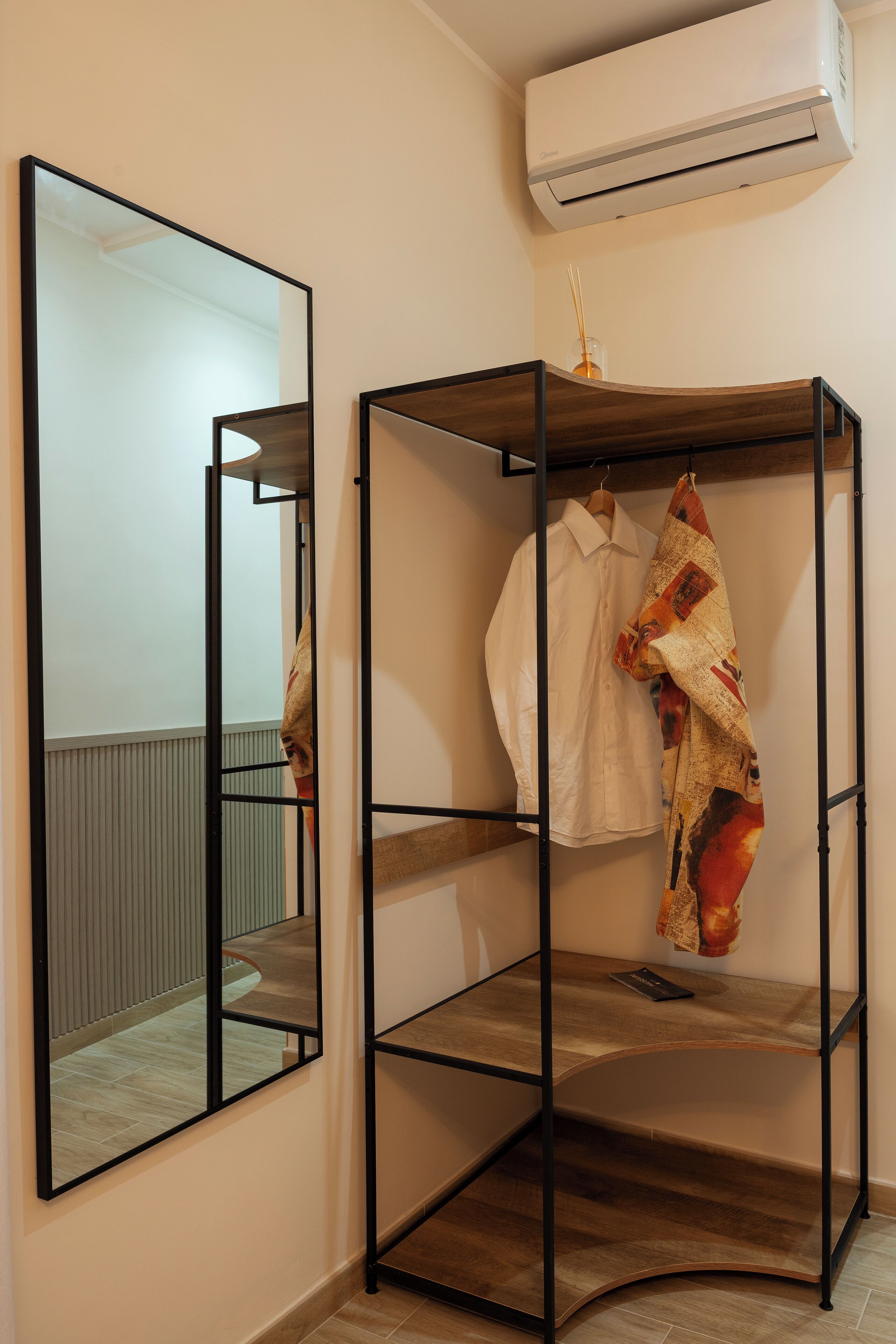 豪華客房, 1 張加大雙人床 | 房內夾萬、書桌、手提電腦工作空間、熨斗/熨衫板