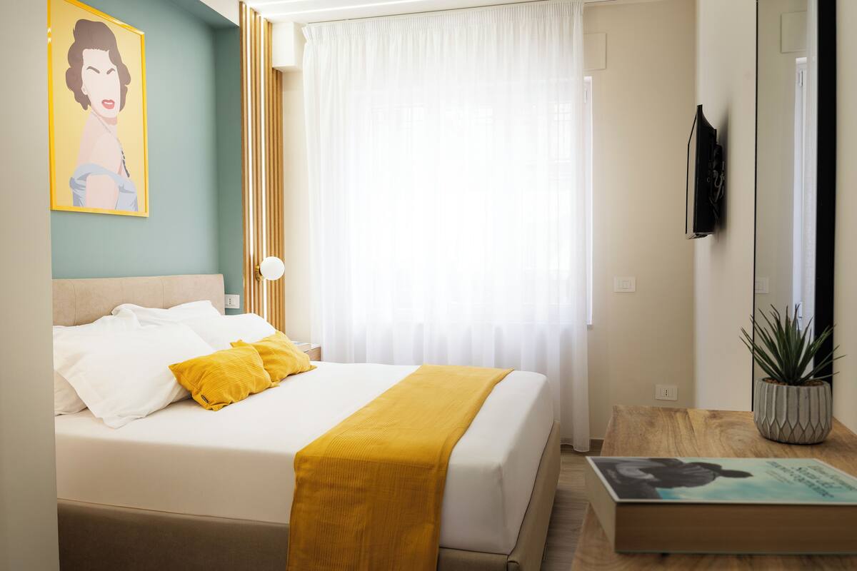 Comfort Room | In-room safe, desk, iron/ironing board, free WiFi