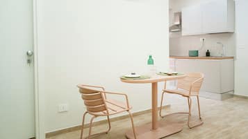 Télévision à écran plat de 32 pouces avec chaßnes numériques