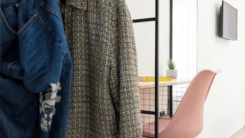 Chambre Double Confort, 1 grand lit | Coffres-forts dans les chambres, bureau