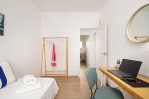 3 makuuhuonetta, silitysrauta/-lauta, Wi-Fi, vuodevaatteet