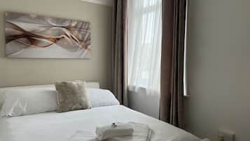 スタンダード ダブルルーム コートヤードビュー | アイロン / アイロン台、WiFi (無料)