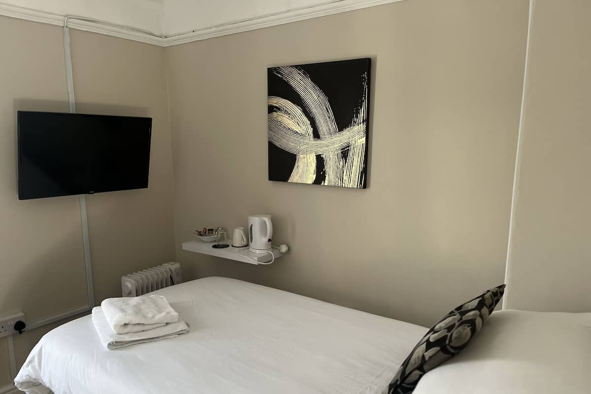 Standard Single Room, Courtyard View | Iron/ironing board, free WiFi