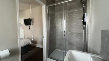 Classic-Doppelzimmer, mit Bad | Badezimmer | Dusche, kostenlose Toilettenartikel, Haartrockner, Handtücher