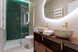 Doccia, asciugacapelli, asciugamani