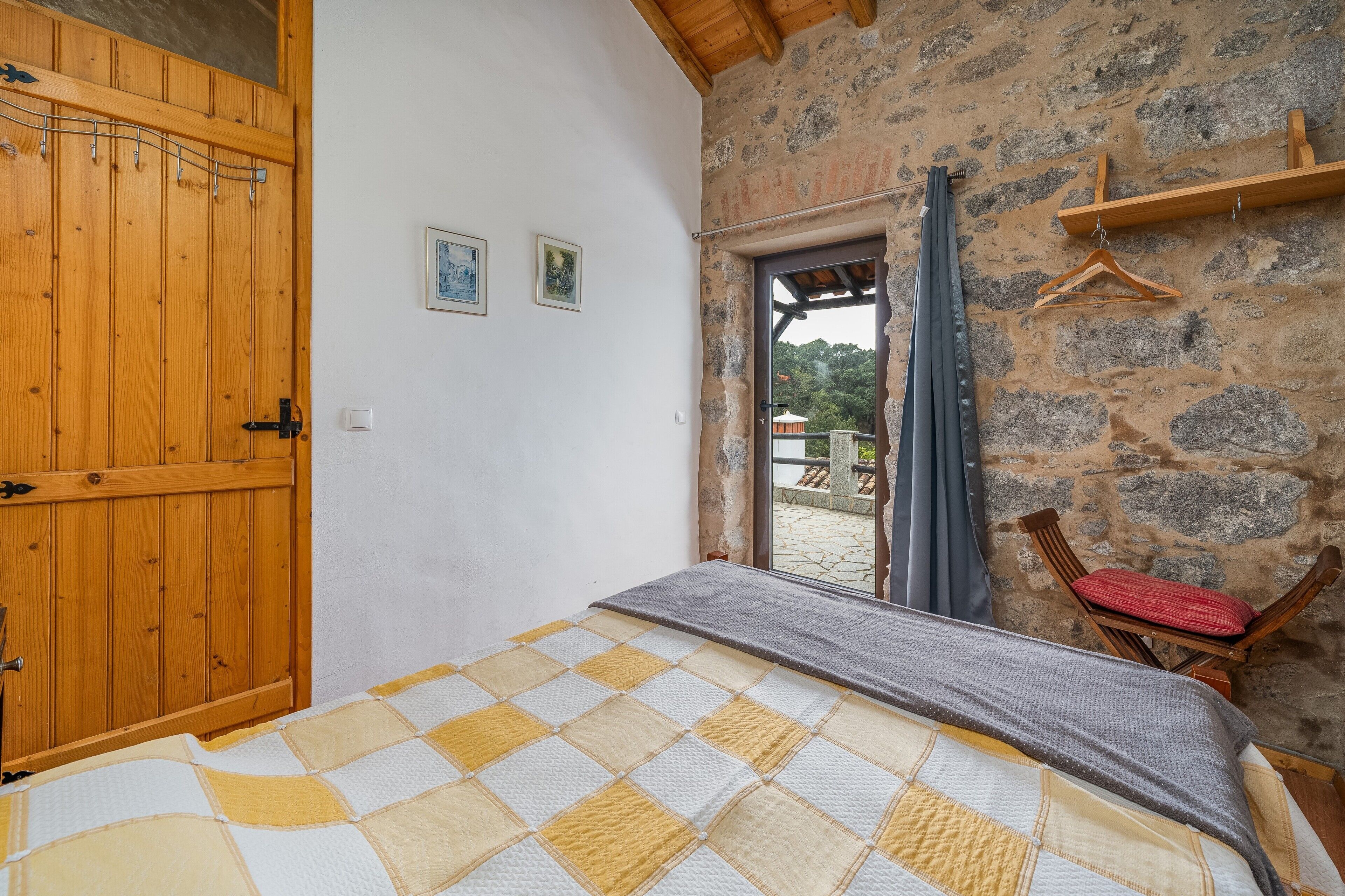 2 dormitorios, tabla de planchar con plancha, wifi y ropa de cama