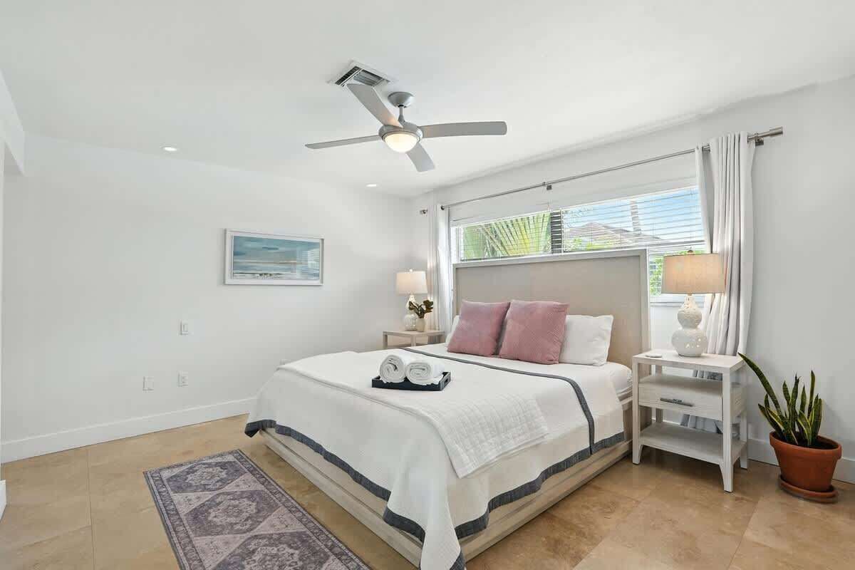 3 bedrooms, desk, iron/ironing board, travel cot