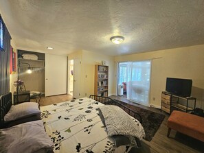 1 bedroom, desk, free WiFi, bed sheets
