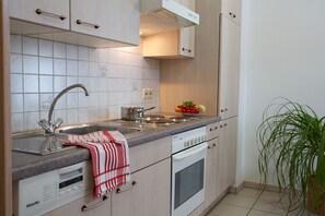 Kühlschrank, Ofen, Herdplatte, Geschirrspüler