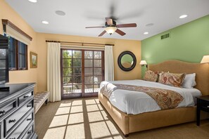 5 bedrooms, desk, iron/ironing board, free WiFi - Villa D’Vaquero | Walk to Uptown | 6BR Luxury Home (Sedona)